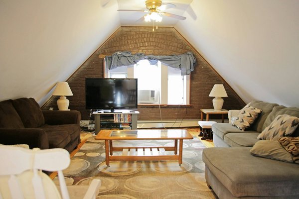 Quels sont les conseils pour transformer un sous-sol en espace de vie confortable et lumineux?